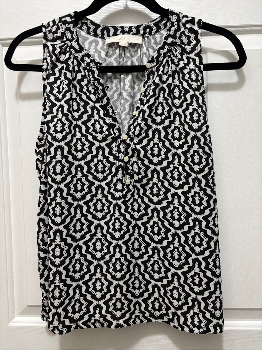 LOFT Black & White Sleeveless Printed Shell Top Small EUC